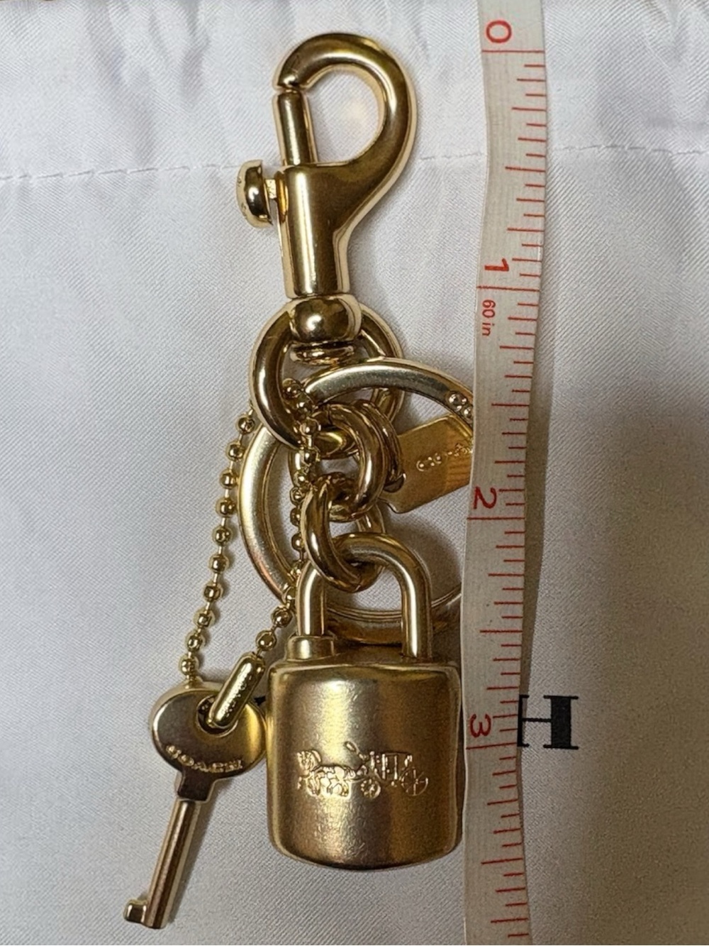 Coach Gold Lock & Key Bag Charm Keychain Horse & Carriage - Picture 6 of 6
